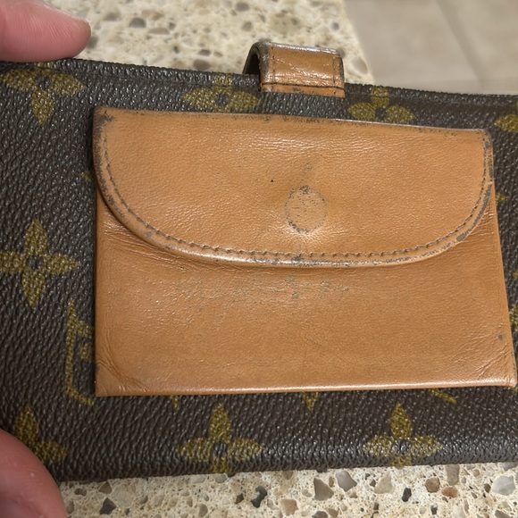 Vintage Louis Vuitton checkbook wallet. - Picture 16 of 17